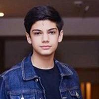 راستین عزیزپور